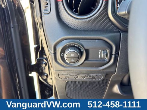 Used 2025 Jeep Gladiator Rubicon AWD/4WD image 20
