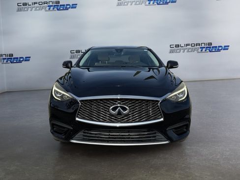Used 2018 INFINITI QX30 w/ Cargo Package FWD image 2