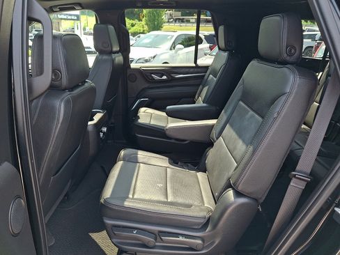 Used 2021 GMC Yukon Denali w/ Denali Premium Package AWD/4WD image 11