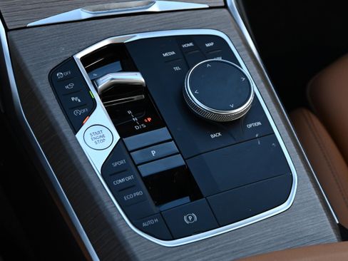 Used 2025 BMW 330i xDrive Sedan w/ Convenience Package image 31