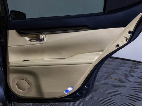 Used 2014 Lexus ES 350 w/ Luxury Package image 39