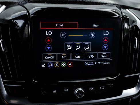 Used 2022 Chevrolet Traverse LT FWD image 34