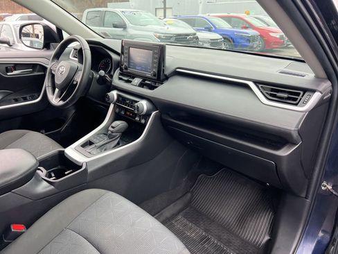 Used 2022 Toyota RAV4 XLE w/ Convenience Package image 28