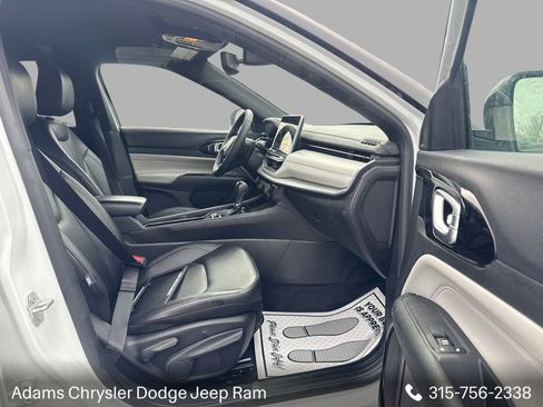 Used 2025 Jeep Compass Limited AWD/4WD image 14