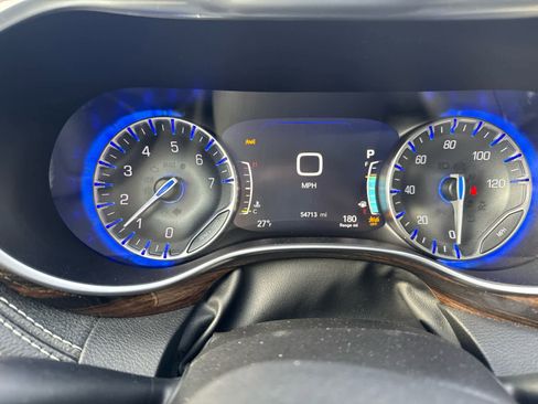 Used 2024 Chrysler Pacifica Limited image 15