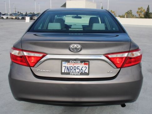 Used 2016 Toyota Camry LE image 4
