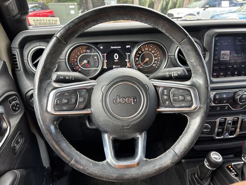 Used 2020 Jeep Gladiator Overland AWD/4WD image 18