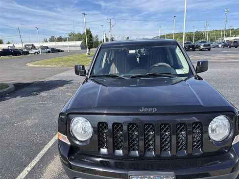 Used 2015 Jeep Patriot Sport w/ Power Value Group AWD/4WD image 2