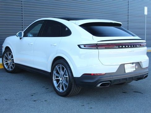 Certified 2025 Porsche Cayenne Coupe image 3