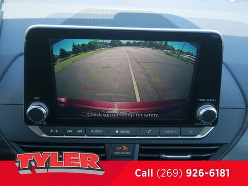 Used 2024 Nissan Altima 2.5 SV FWD image 46