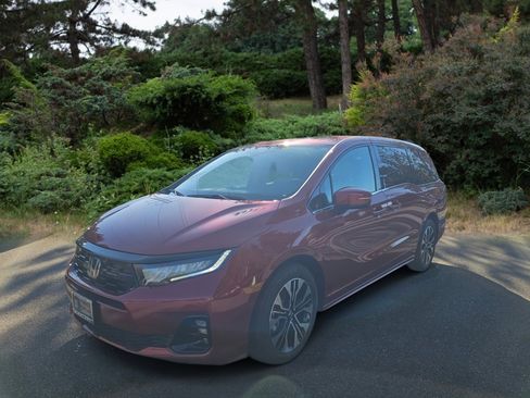 New 2026 Honda Odyssey Elite image 3