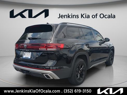Used 2024 Volkswagen Atlas Peak Edition SEL AWD/4WD image 3