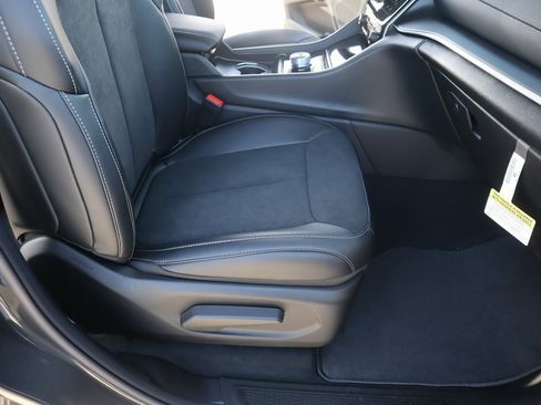 New 2025 Jeep Grand Cherokee L Altitude image 14