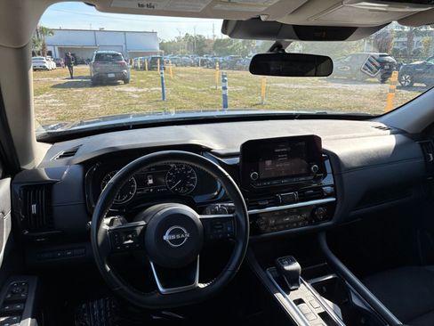 Used 2025 Nissan Pathfinder SV image 35