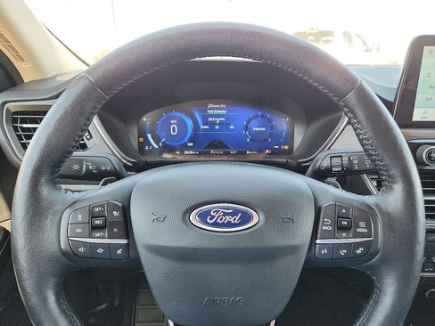 Used 2020 Ford Escape Titanium image 19