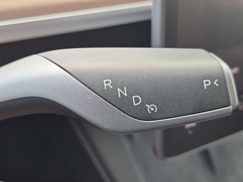 Used 2024 Tesla Model Y Long Range AWD/4WD image 22