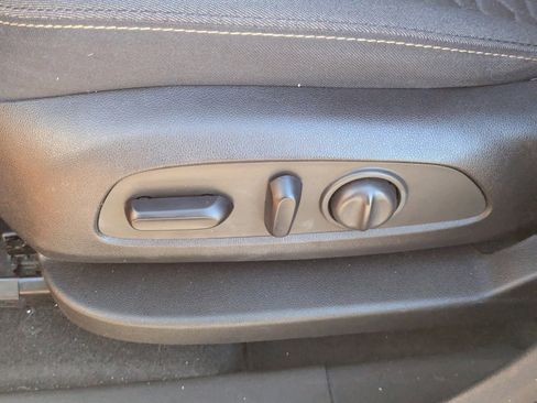 Used 2018 Chevrolet Equinox LT image 24