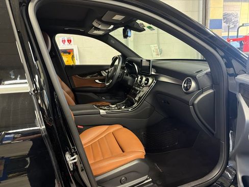 Used 2019 Mercedes-Benz GLC 300 4MATIC image 2
