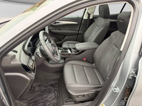 Used 2025 Buick Envision Avenir AWD/4WD image 12