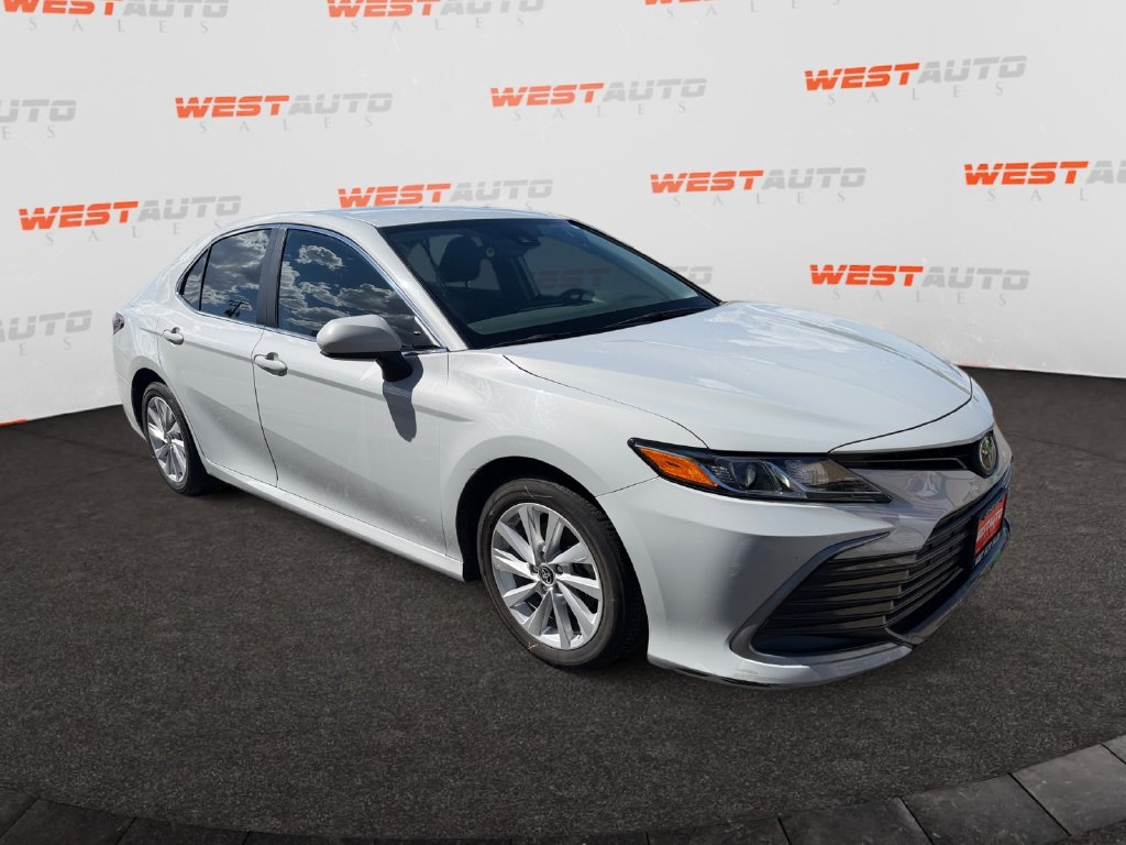 Used 2022 Toyota Camry LE w/ Carpet Mat Package (TMS) FWD image 7