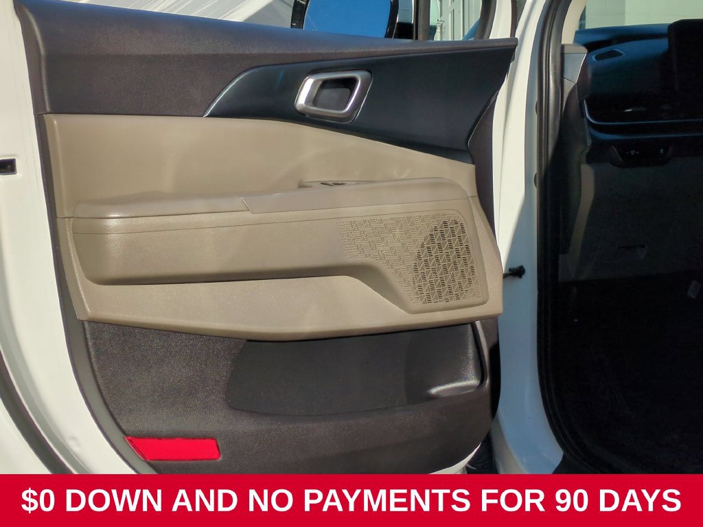 Used 2025 Kia Carnival FWD image 9