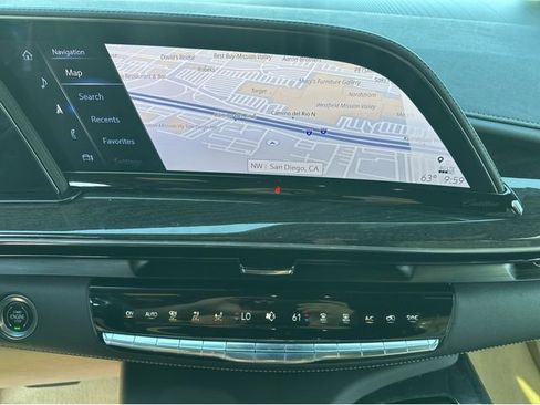 Used 2022 Cadillac Escalade Premium Luxury w/ Performance Package image 20