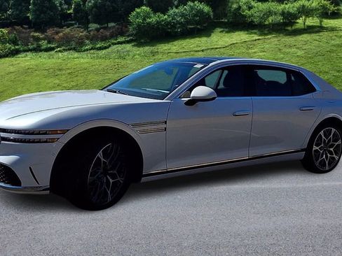 Used 2025 Genesis G90 3.5T image 4