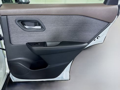 Used 2023 Nissan Rogue SV image 28