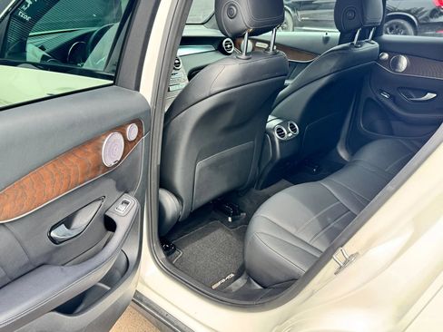 Used 2019 Mercedes-Benz GLC 300 4MATIC w/ Leather Seating Package image 12