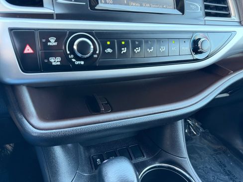 Used 2016 Toyota Highlander LE FWD image 21