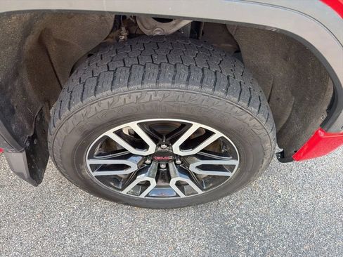Used 2021 GMC Sierra 1500 AT4 w/ AT4 Value Package AWD/4WD image 9