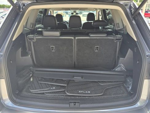 Certified 2023 Volkswagen Atlas SEL R-Line AWD/4WD image 17