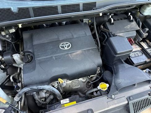 Used 2013 Toyota Sienna XLE FWD image 22