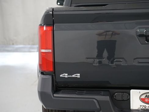 Used 2024 Toyota Tacoma SR5 AWD/4WD image 10