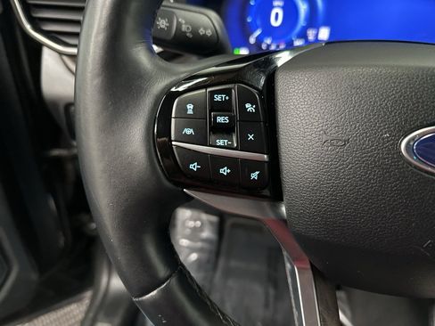 Used 2023 Ford Explorer Platinum w/ Premium Technology Package image 15