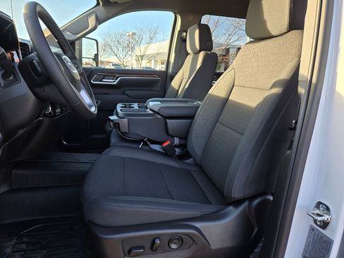 New 2025 GMC Sierra 2500 SLE w/ SLE Value Package; image 4