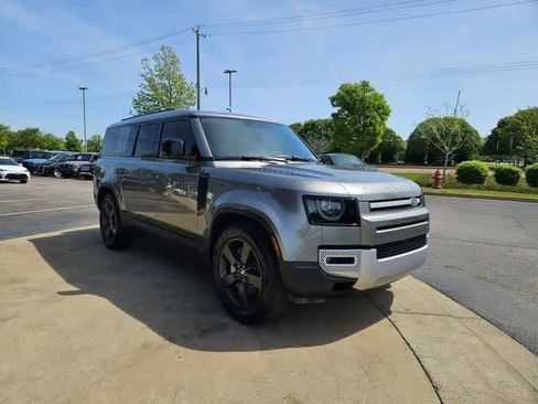 Used 2025 Land Rover Defender 130 S image 3