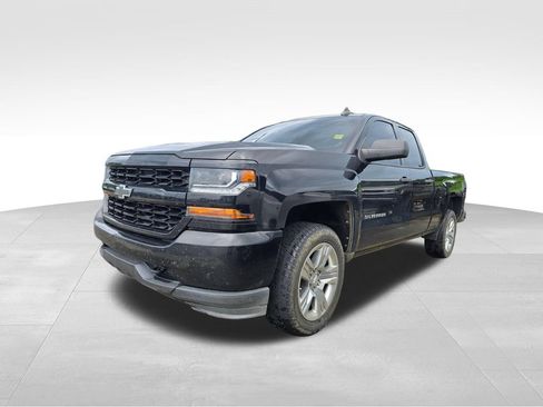 Used 2018 Chevrolet Silverado 1500 Custom w/ Custom Value Package RWD image 4