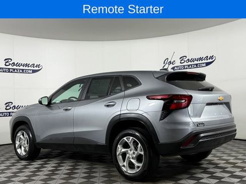 Used 2024 Chevrolet Trax LS w/ LS Convenience Package FWD image 8