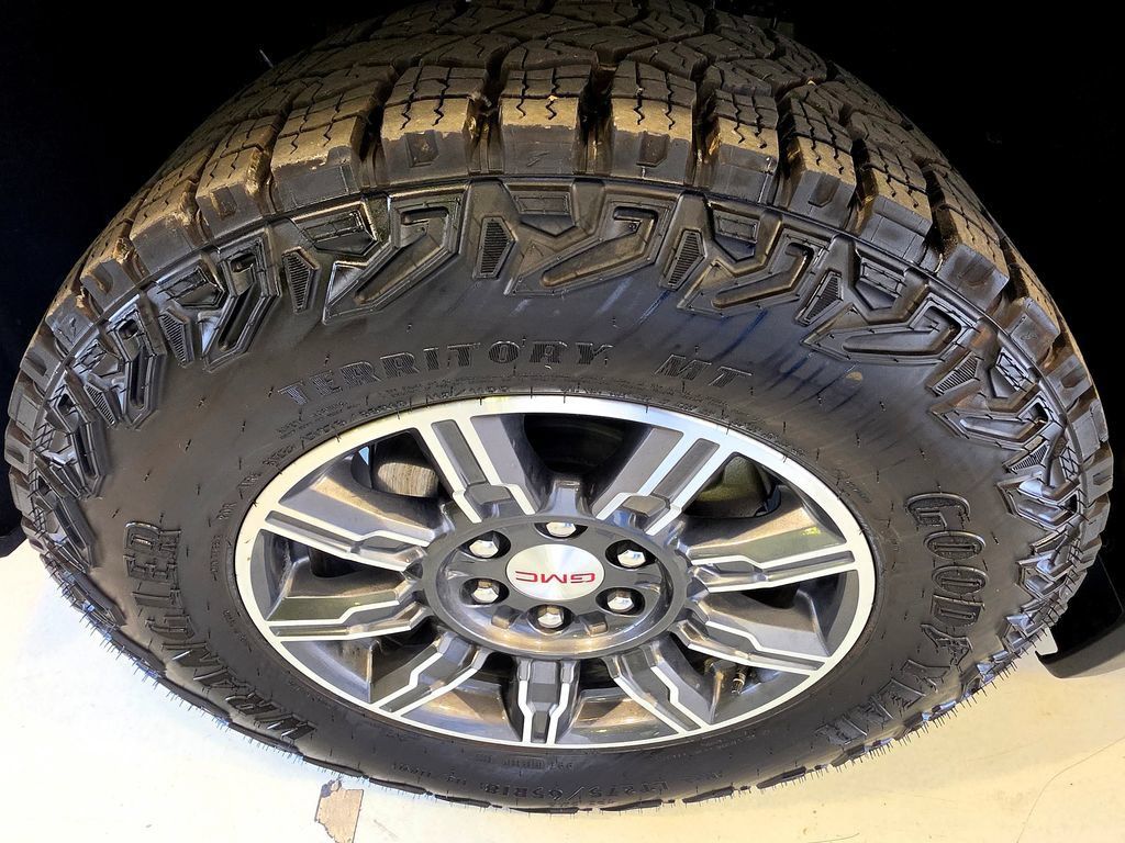 Used 2025 GMC Sierra 1500 AT4 AWD/4WD image 13