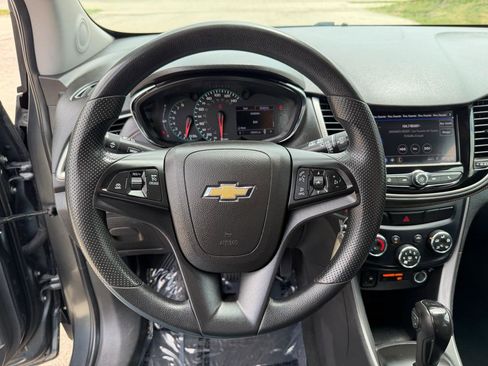 Used 2020 Chevrolet Trax LS w/ Tint and Cruise Package FWD image 15