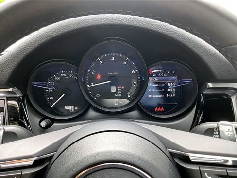 Used 2025 Porsche Macan AWD/4WD image 25