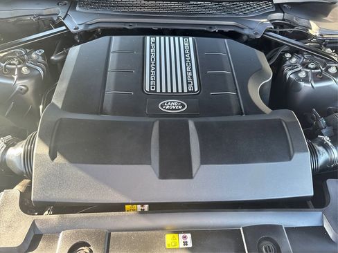 Used 2015 Land Rover Range Rover Sport SE image 23