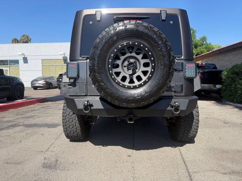 Used 2017 Jeep Wrangler Unlimited Sahara AWD/4WD image 13