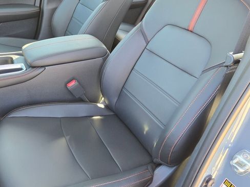 Used 2025 Nissan Sentra SR w/ SR Premium Package image 19