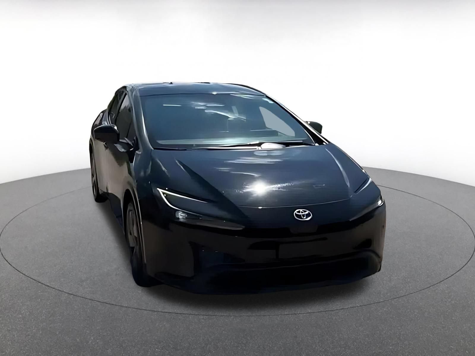 Used 2024 Toyota Prius LE FWD image 3