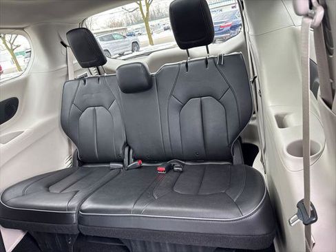 Certified 2020 Chrysler Pacifica Limited image 34