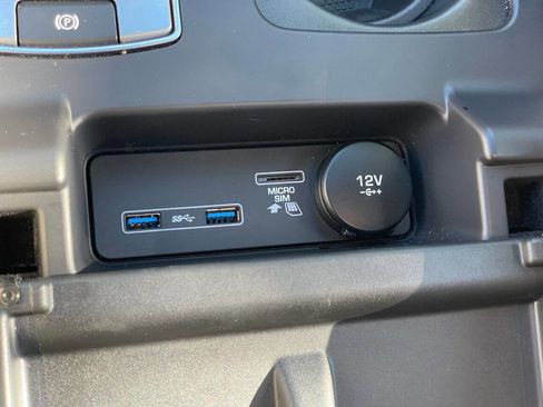 Used 2020 Land Rover Discovery SE image 26