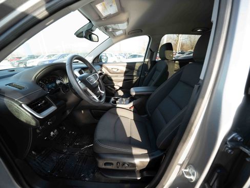 Used 2023 GMC Terrain SLE w/ Driver Convenience Package image 9