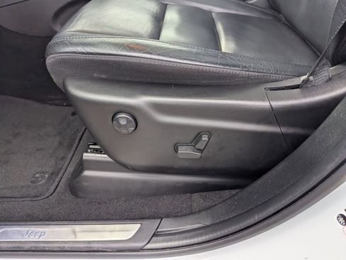 Certified 2022 Jeep Grand Cherokee Limited w/ Tech Group image 11